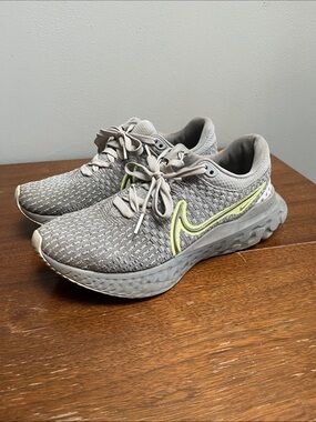 Nike Light Gray Knit Running Shoes with Neon Yellow Swoosh